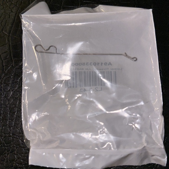 Sewing machine items - Picture 4 of 6